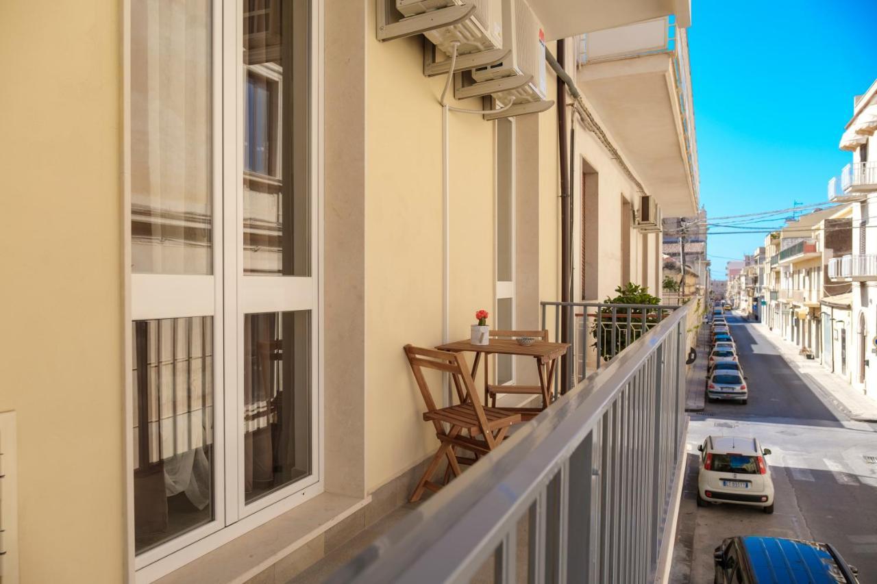 La Petite Erika Apartment Avola Bagian luar foto