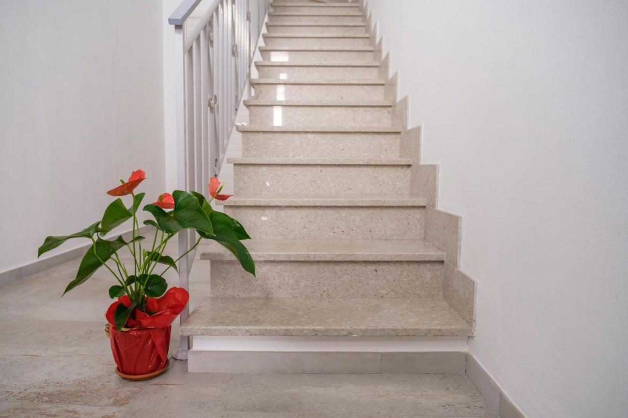 La Petite Erika Apartment Avola Bagian luar foto