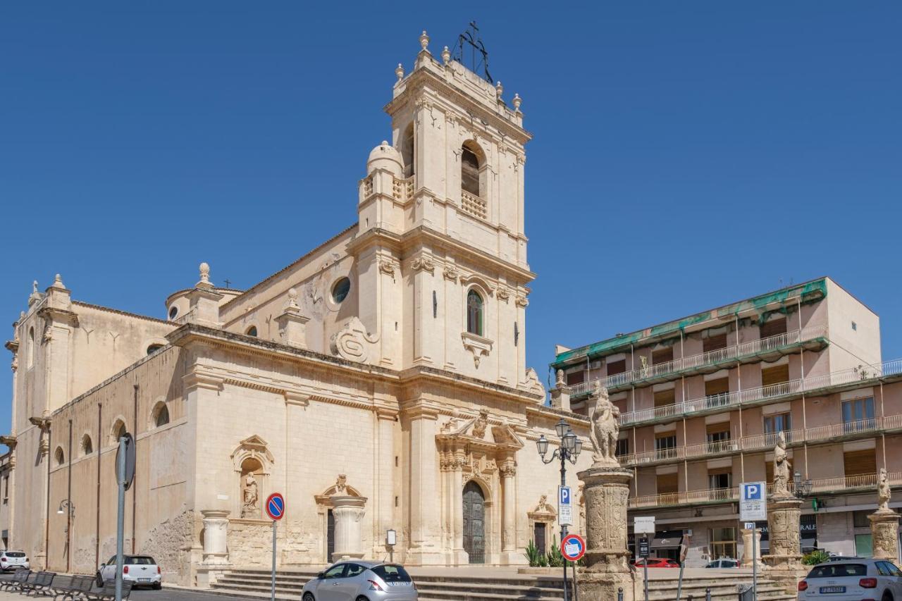 La Petite Erika Apartment Avola Bagian luar foto